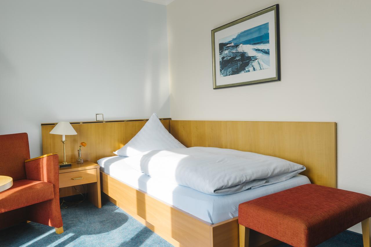 Single Room,665319723:JPEG